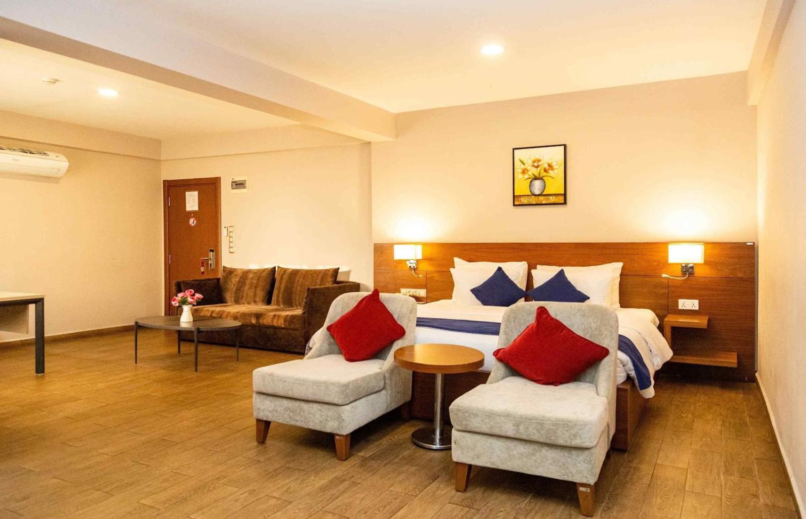 Ah Hotel And Conferences Madina Esterno foto