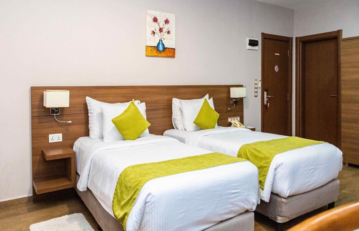 Ah Hotel And Conferences Madina Esterno foto