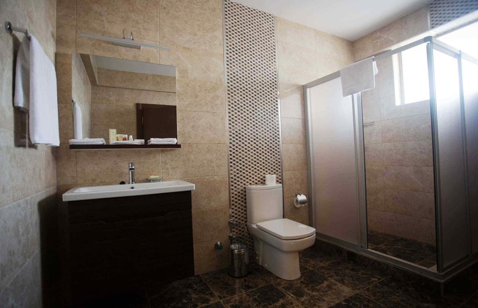 Ah Hotel And Conferences Madina Esterno foto