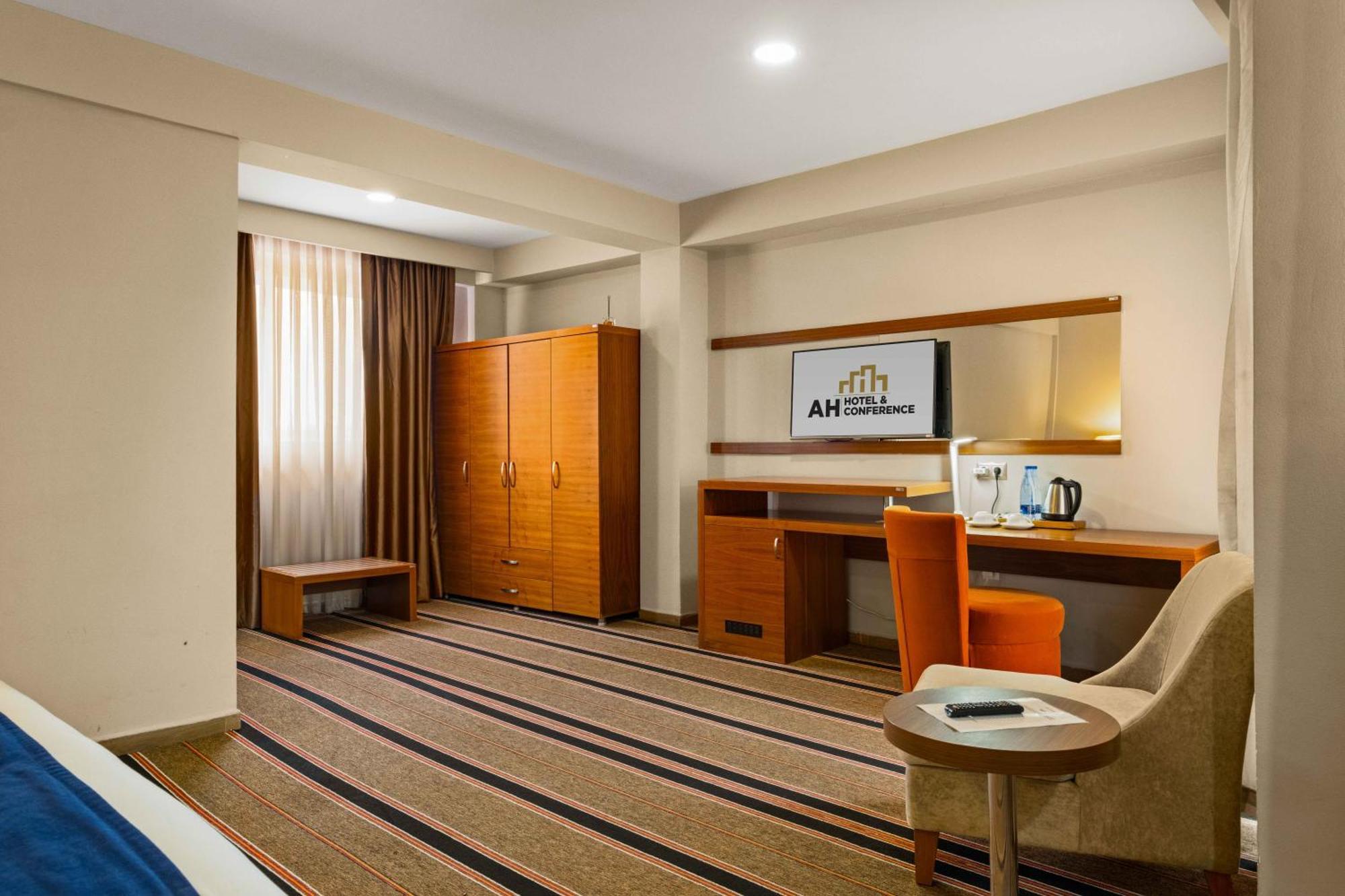 Ah Hotel And Conferences Madina Esterno foto