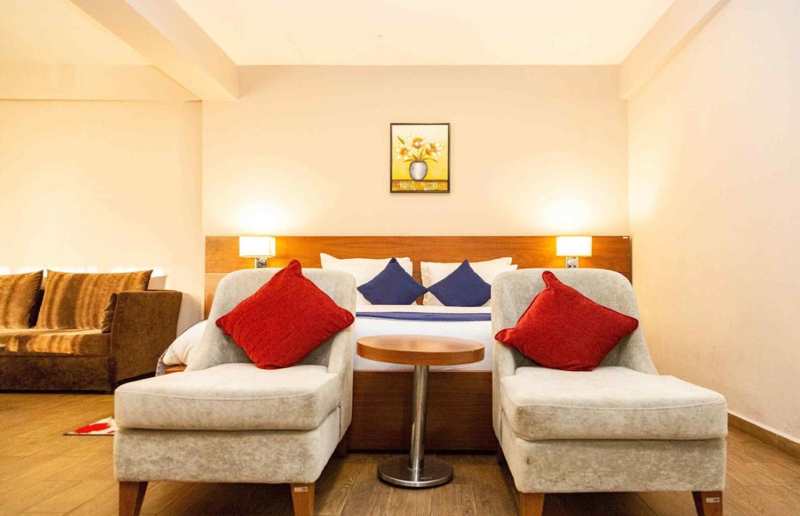 Ah Hotel And Conferences Madina Esterno foto