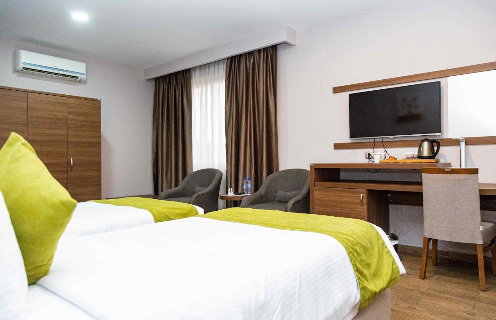 Ah Hotel And Conferences Madina Esterno foto