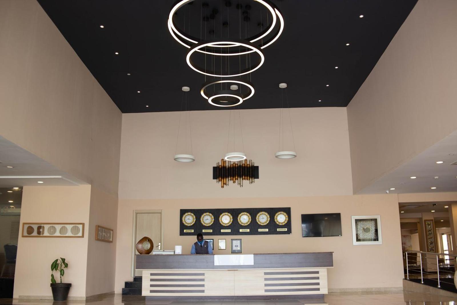 Ah Hotel And Conferences Madina Esterno foto