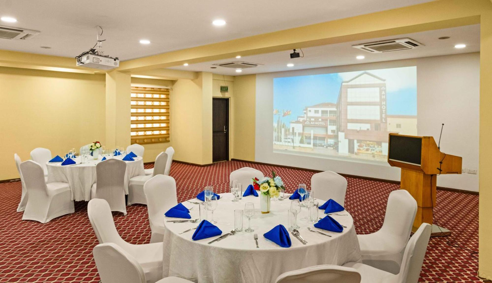 Ah Hotel And Conferences Madina Esterno foto
