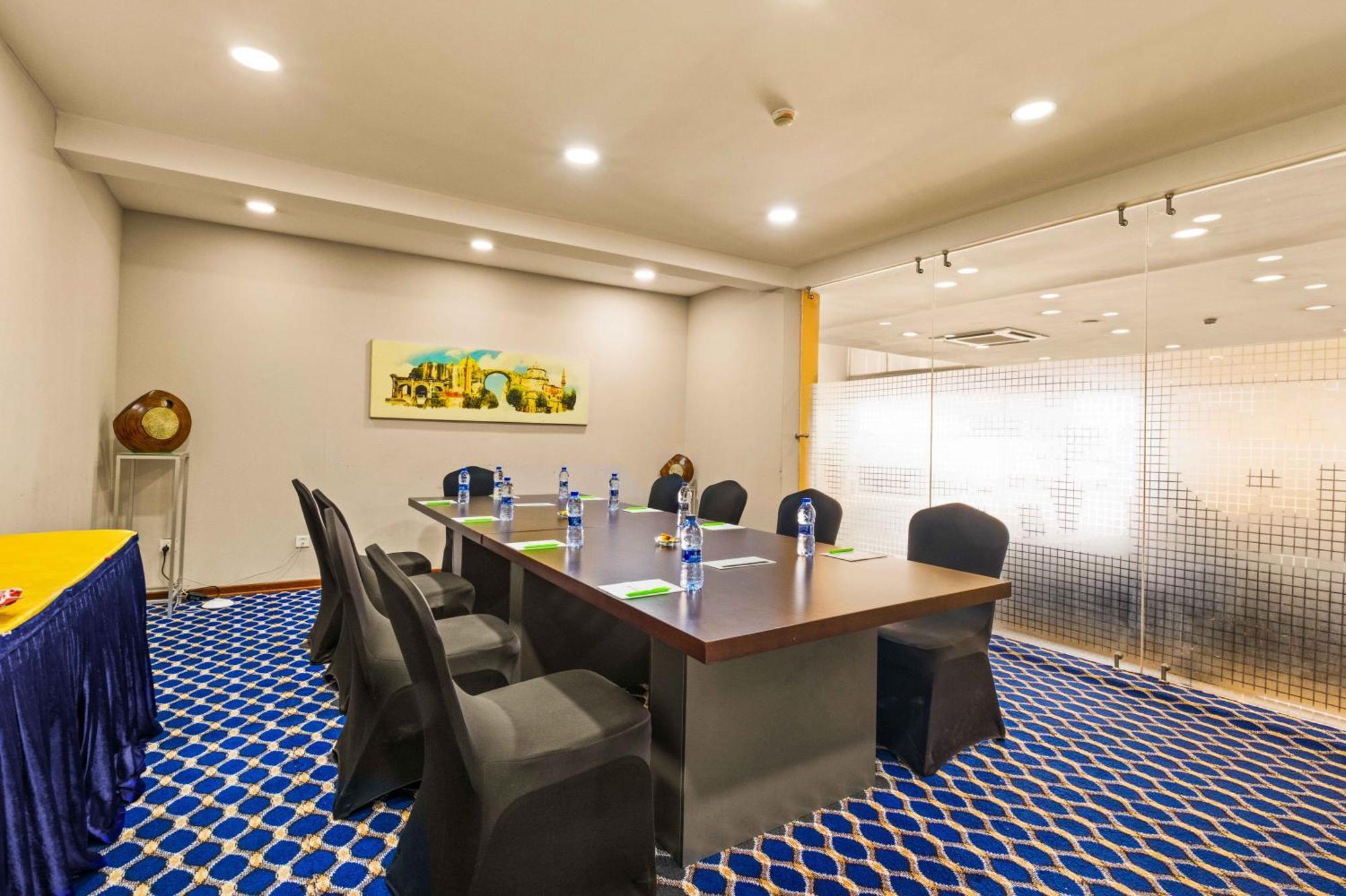 Ah Hotel And Conferences Madina Esterno foto