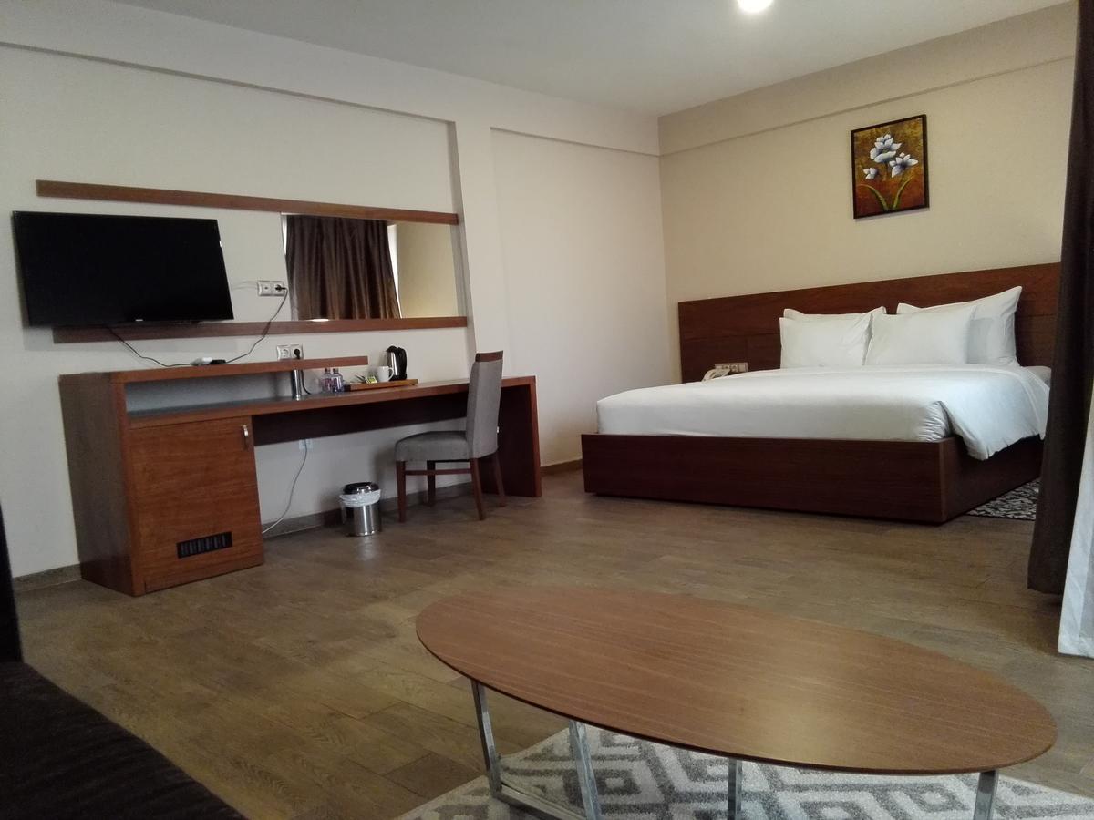 Ah Hotel And Conferences Madina Esterno foto