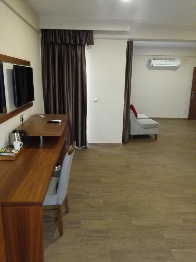 Ah Hotel And Conferences Madina Esterno foto