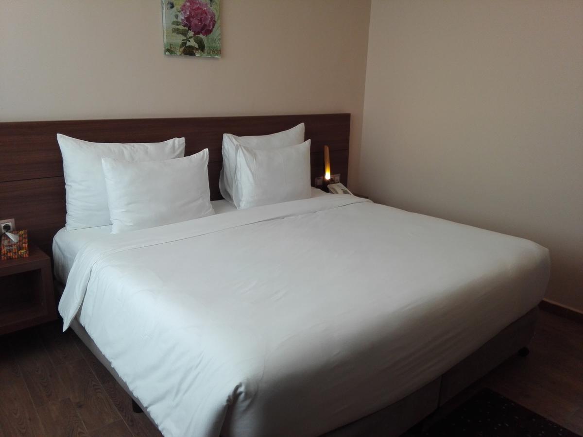 Ah Hotel And Conferences Madina Esterno foto