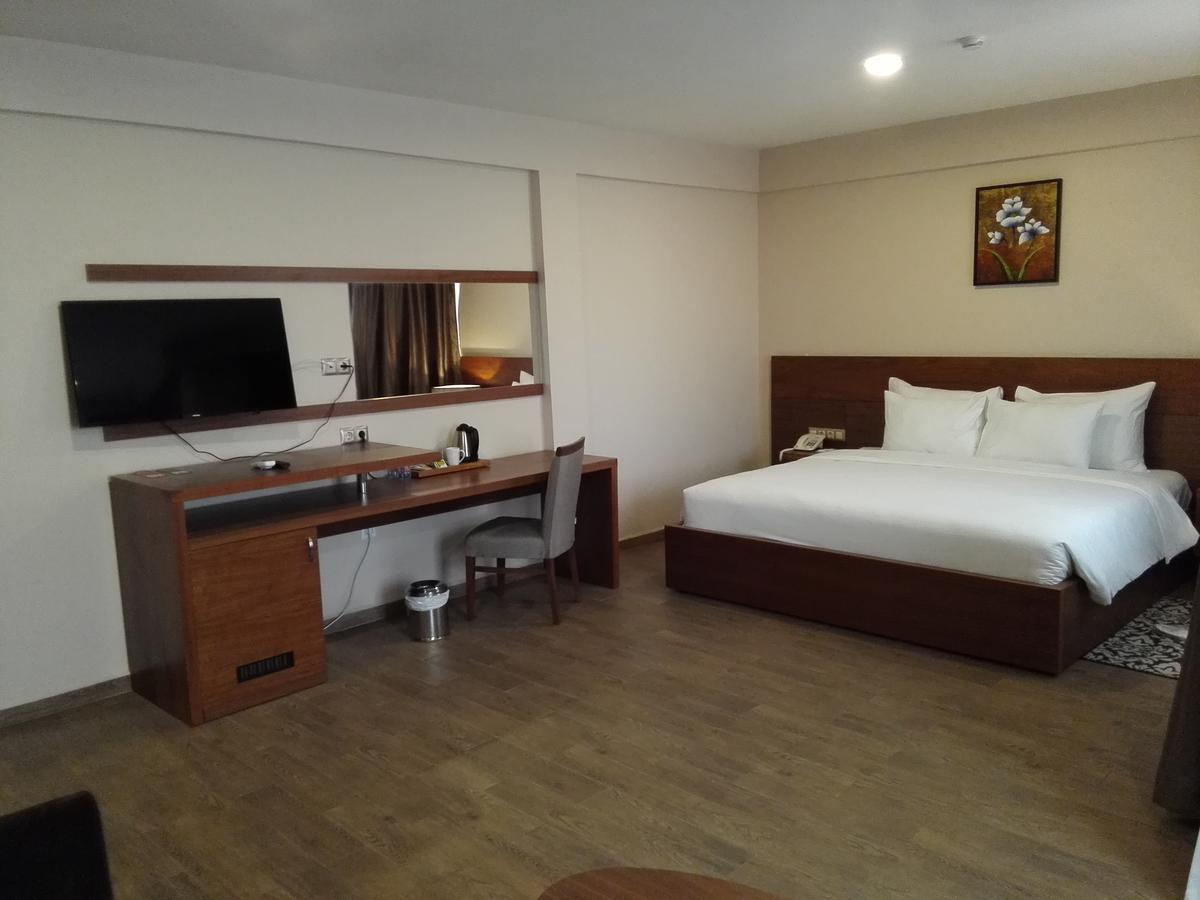 Ah Hotel And Conferences Madina Esterno foto