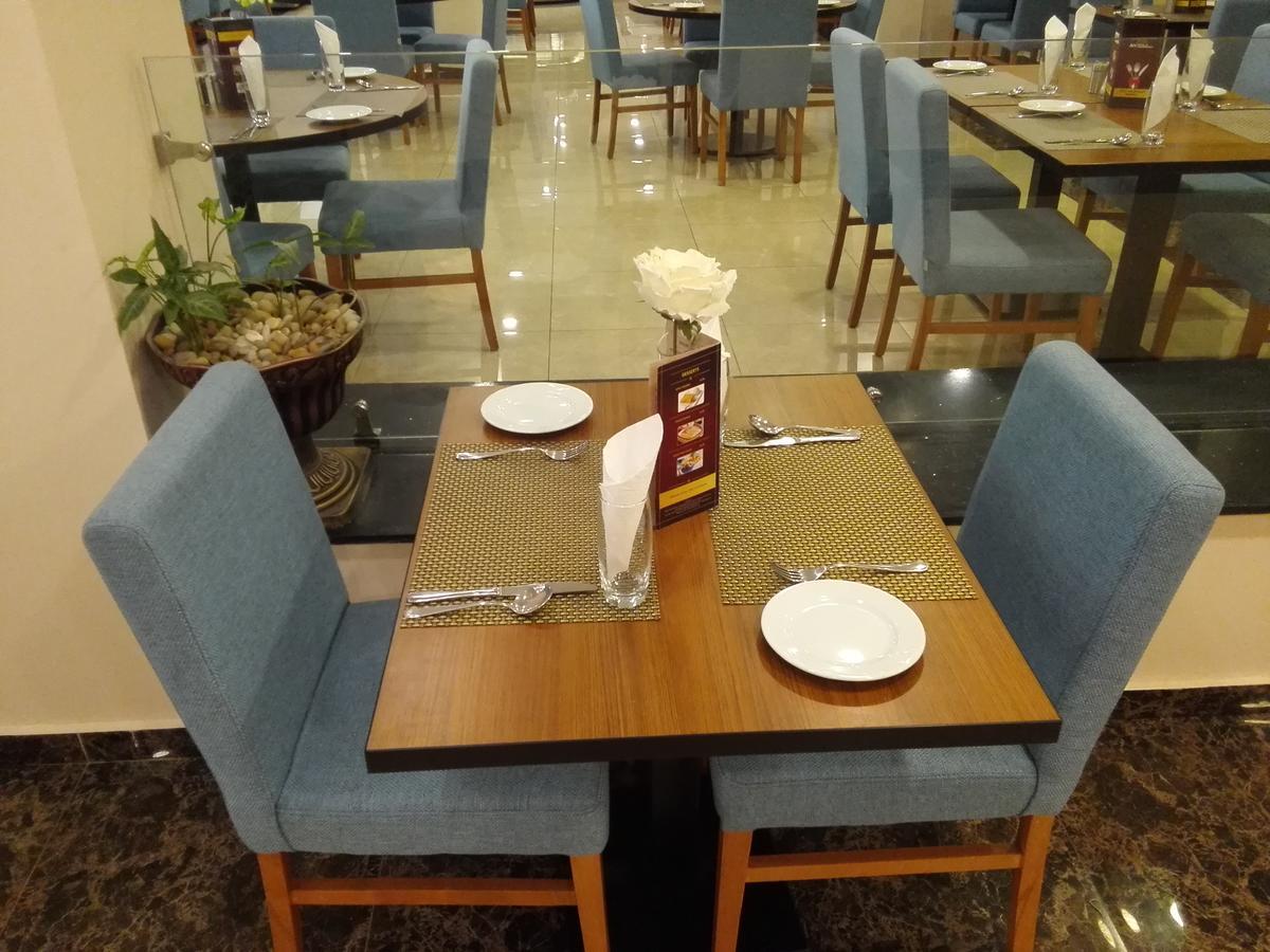 Ah Hotel And Conferences Madina Esterno foto