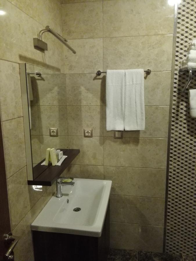 Ah Hotel And Conferences Madina Esterno foto
