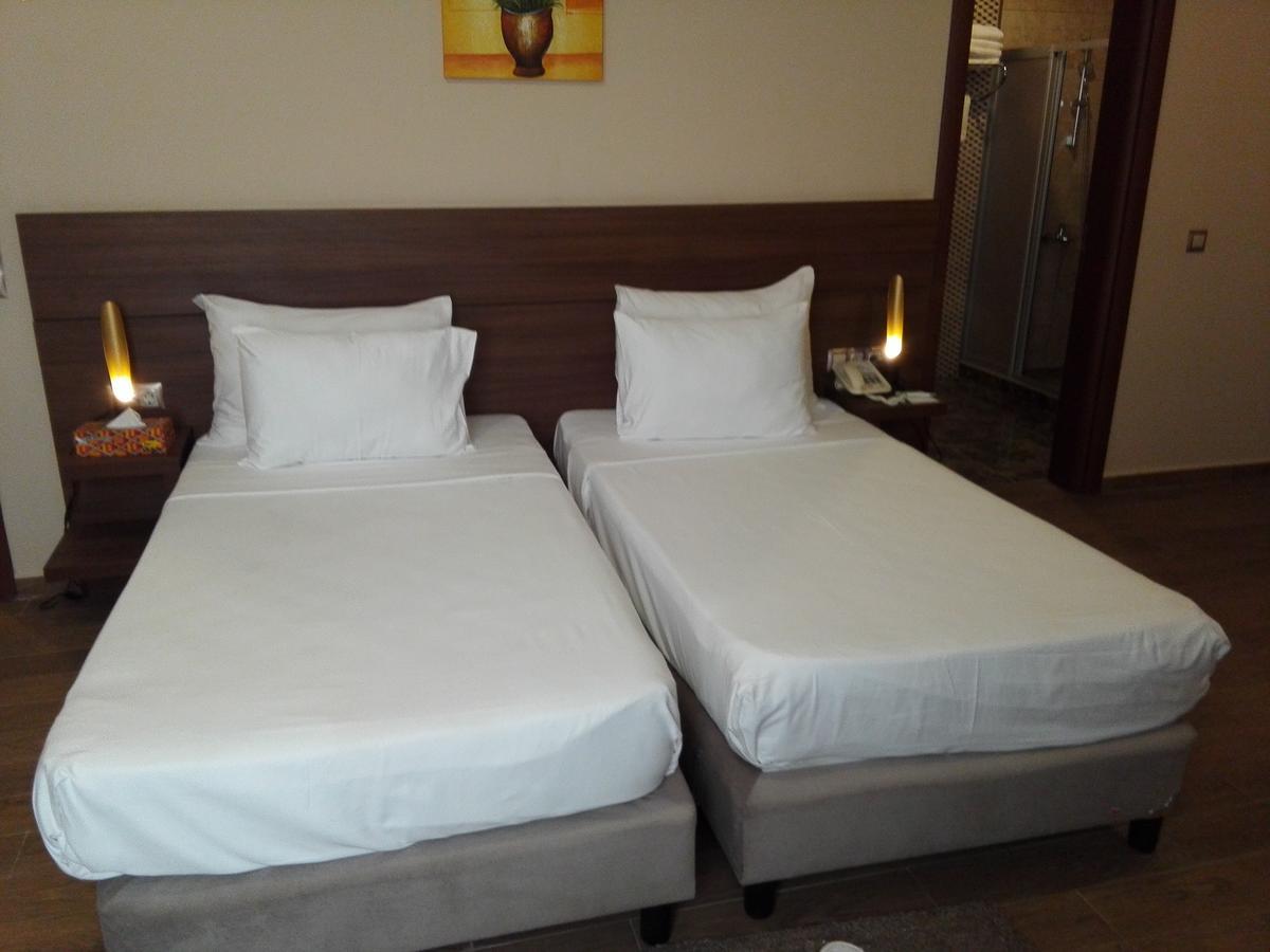 Ah Hotel And Conferences Madina Esterno foto