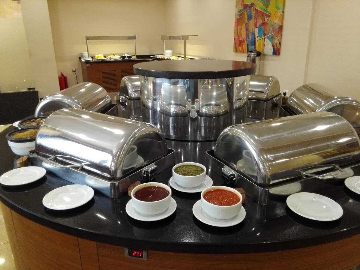 Ah Hotel And Conferences Madina Esterno foto