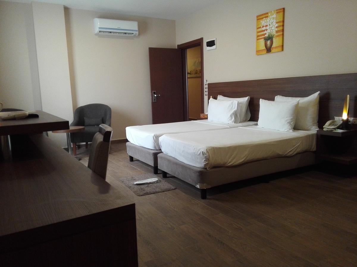 Ah Hotel And Conferences Madina Esterno foto
