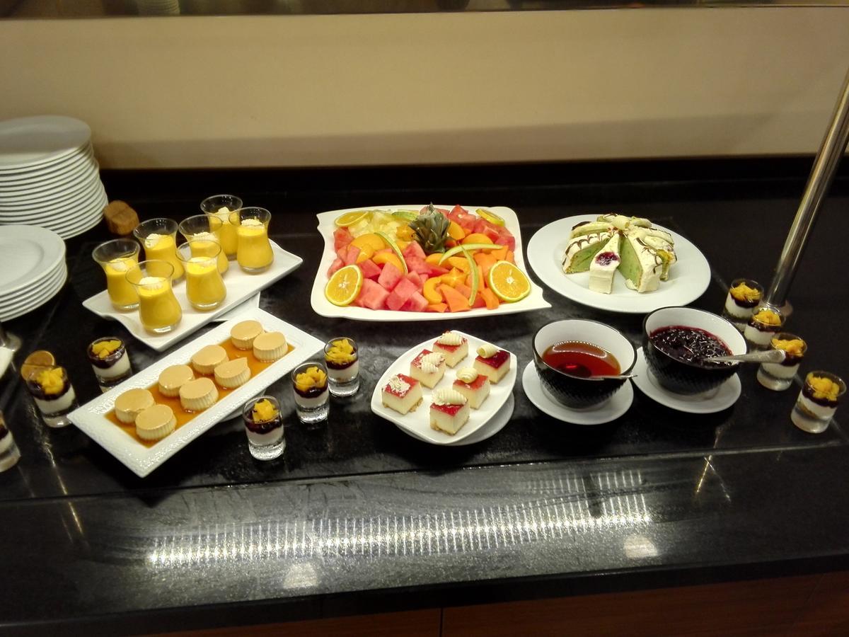Ah Hotel And Conferences Madina Esterno foto