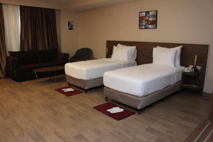 Ah Hotel And Conferences Madina Esterno foto