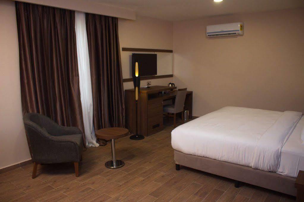 Ah Hotel And Conferences Madina Esterno foto